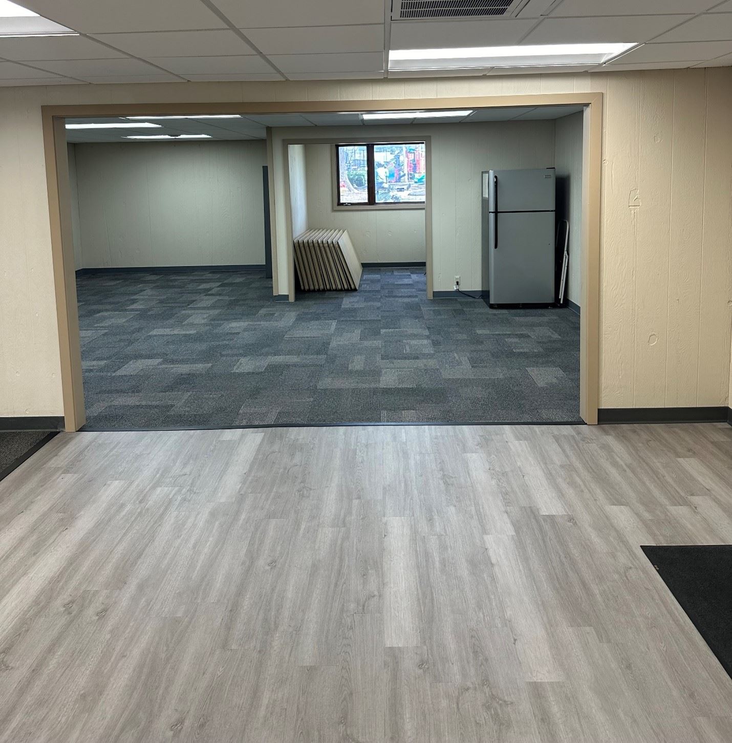 lion ralph whitten side room